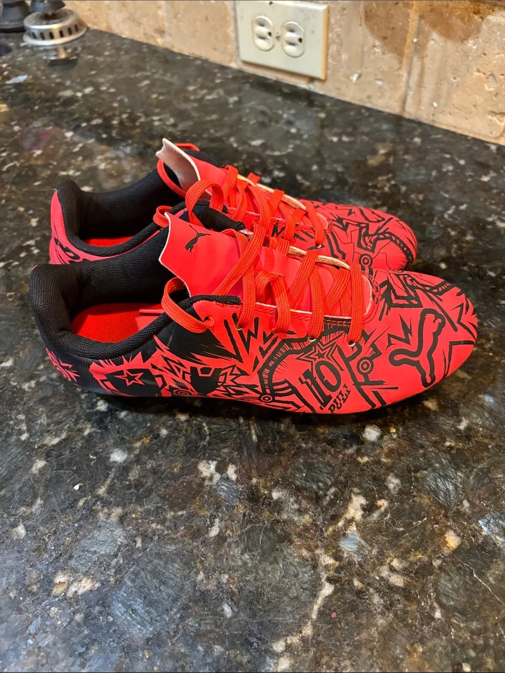 Puma X Christian pulisic soccer cleats! Youth 4